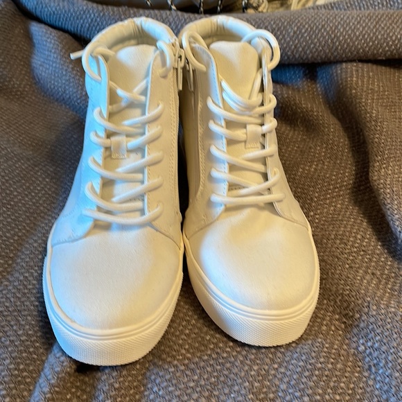 abound wedge sneaker